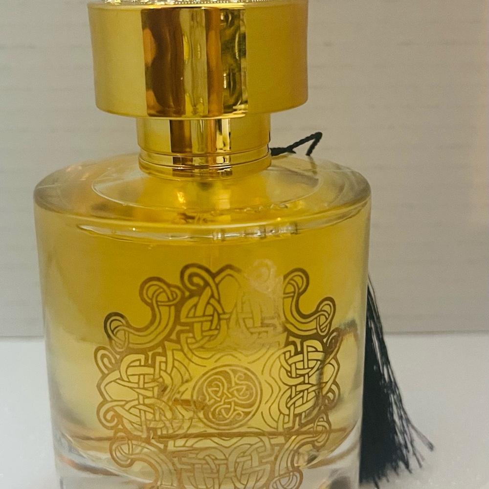 Karat perfume by Maison Alhambra NWB